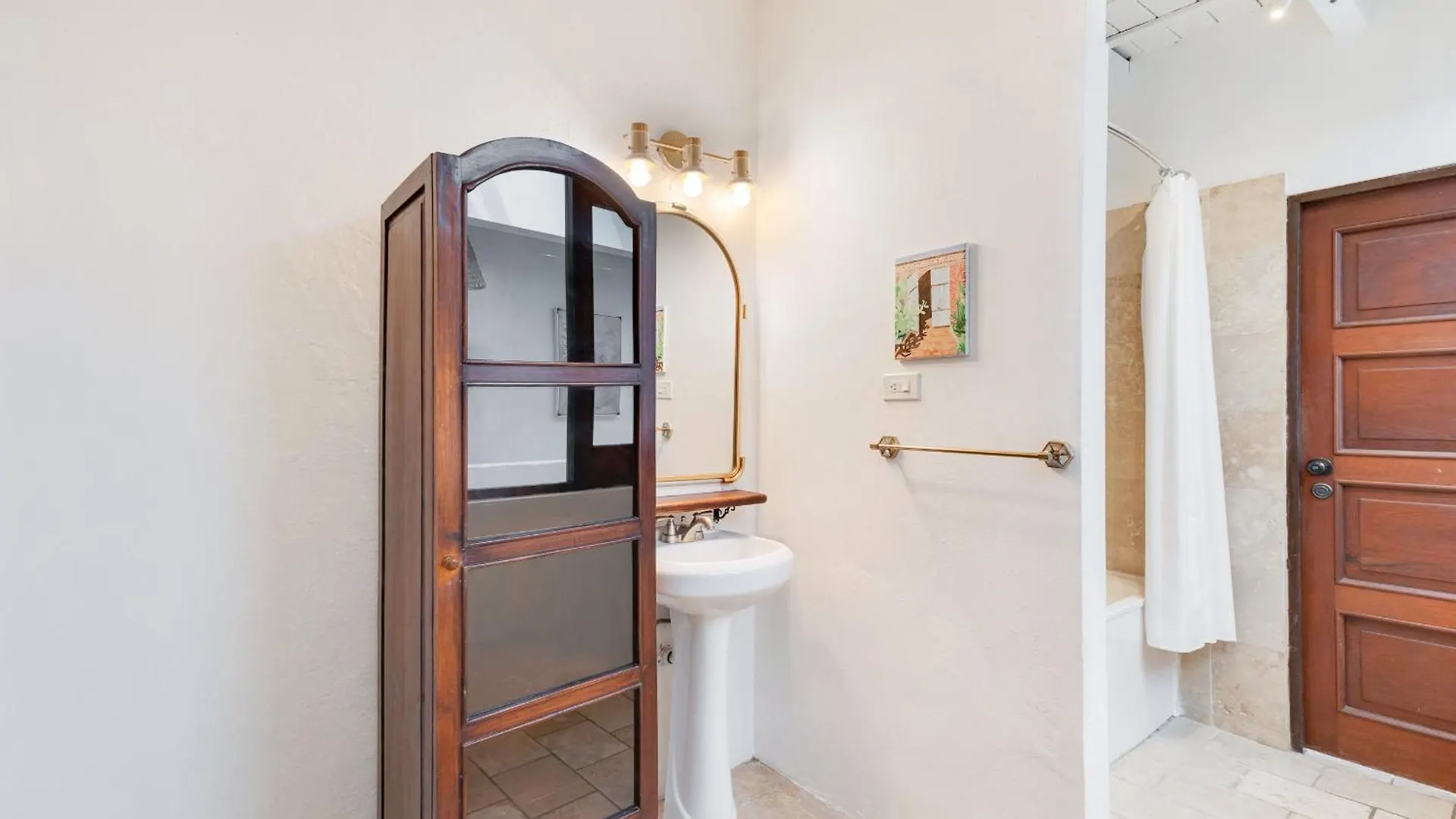 Spacious Colonial Gem With Artistic Flair Old San Juan Holiday home