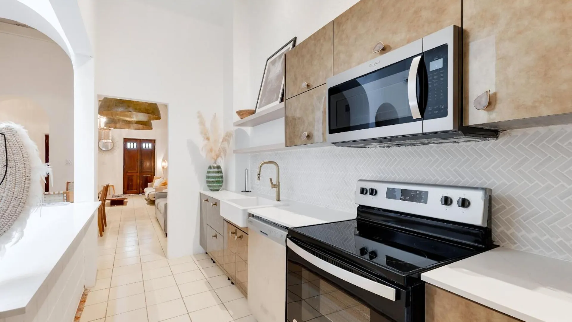 Spacious Colonial Gem With Artistic Flair Old San Juan 0*,