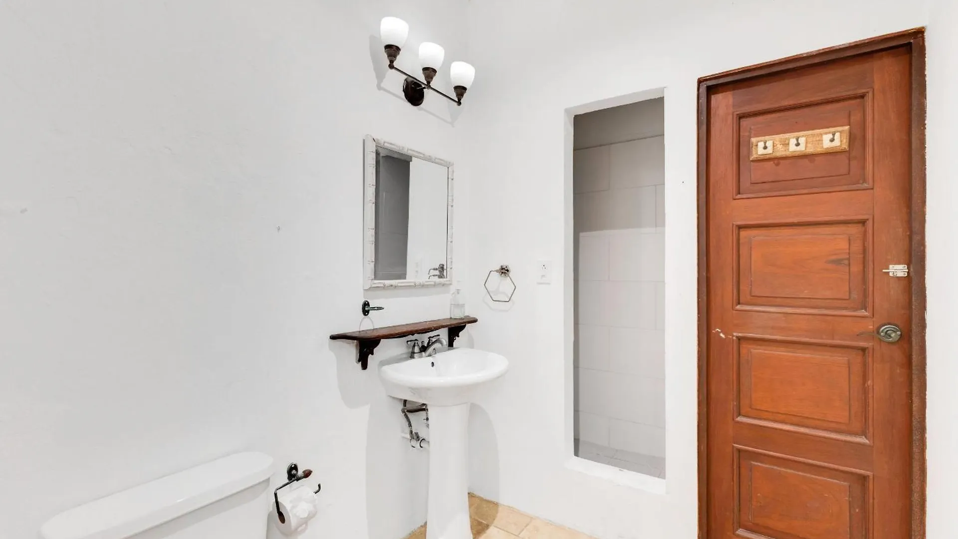 Spacious Colonial Gem With Artistic Flair Old San Juan Holiday home